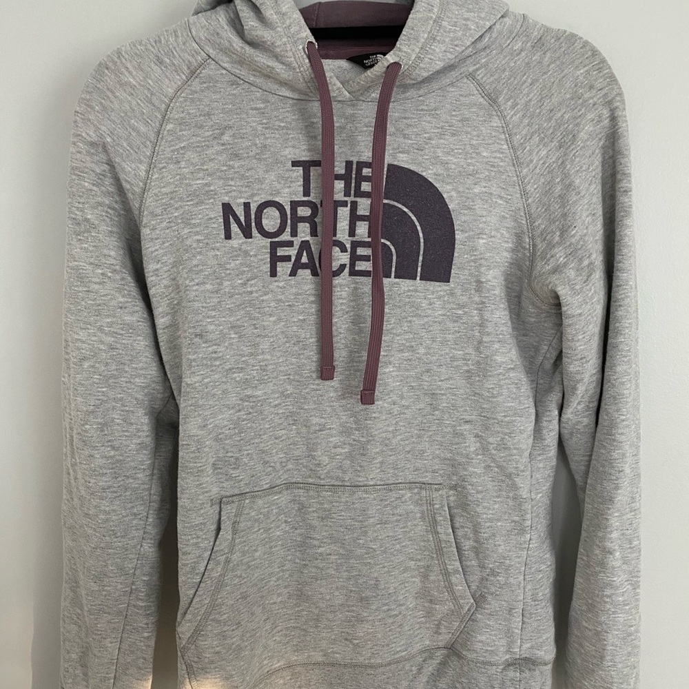 Women’s North Face Sweatshirt